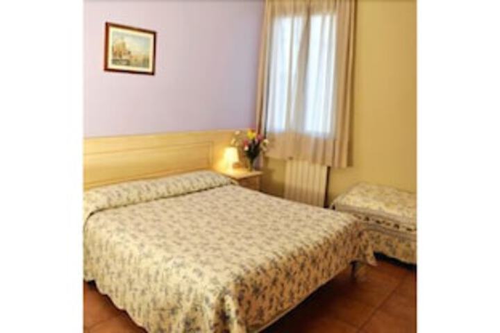 Room 5 of 10