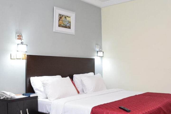 Room 9 of 25