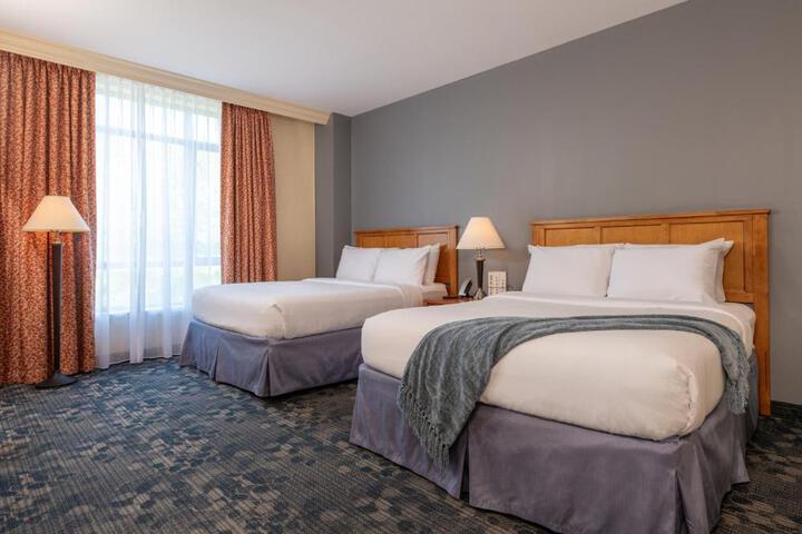 2 Queen Beds (4 of 6)