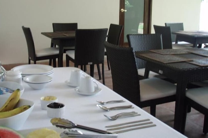 Dining 9 of 16