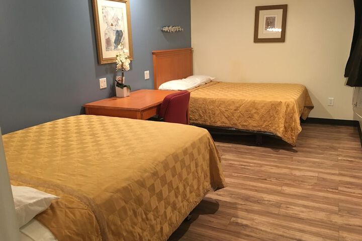 2 Queen Beds (12 of 13)