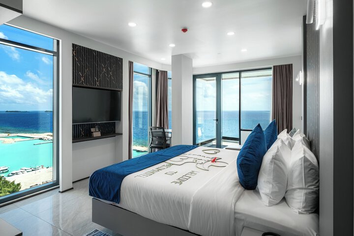 Room 8 of 43