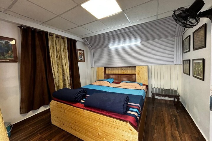 Room 11 of 143