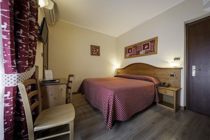Room 47 of 100