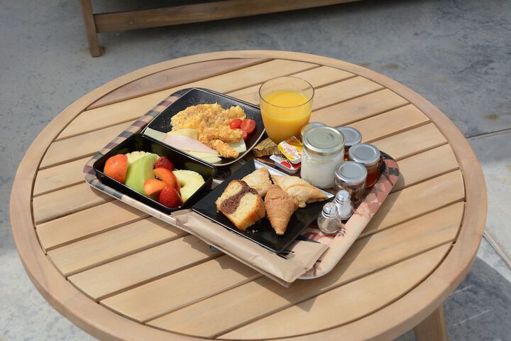 Breakfast/Coffee Service 8 of 18