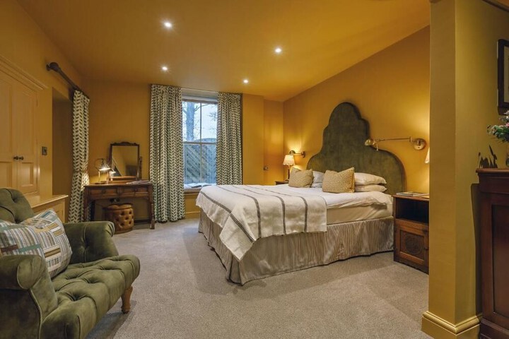 Room 15 of 37