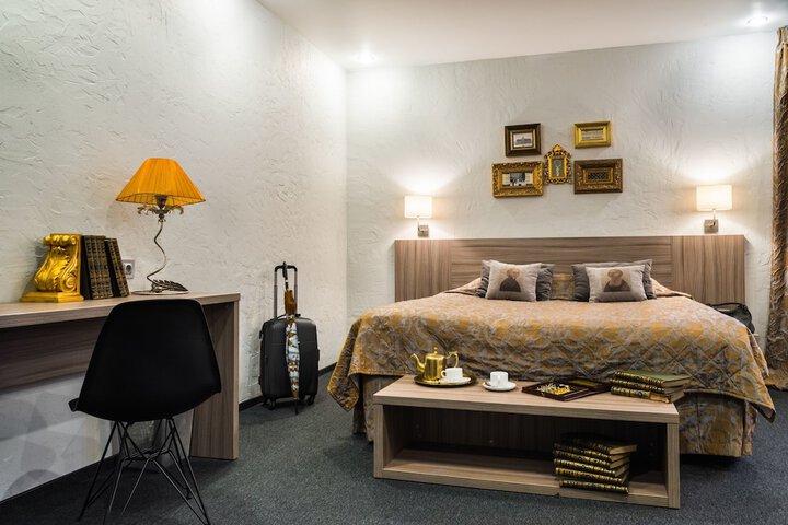 Room 8 of 50