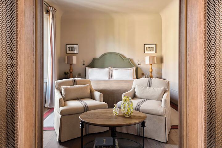 Room 25 of 162