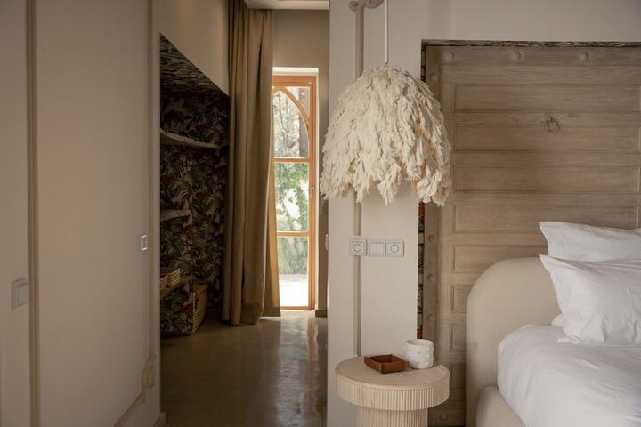 Room 16 of 152