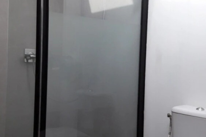 Room 6 of 13
