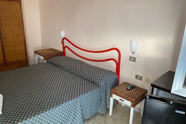 Room 5 of 38