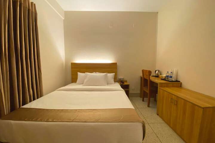 Room 10 of 15