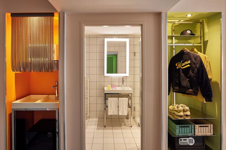 Room 60 of 151