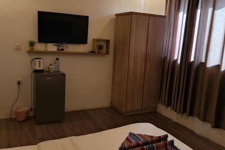 Room 8 of 14