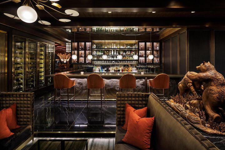Lounge 126 of 178