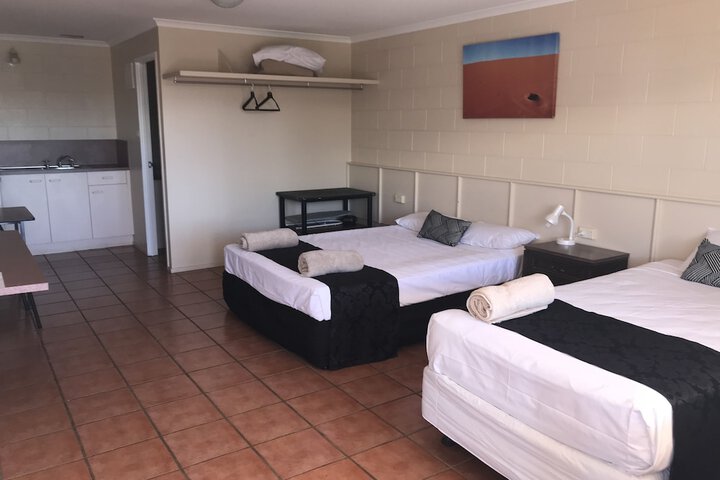 Room 2 of 85