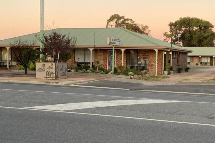 Lake Albert Motel