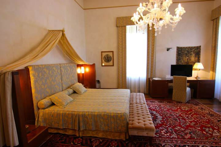 Room 44 of 175