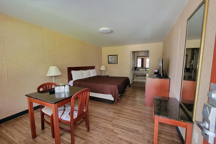 Room 10 of 34