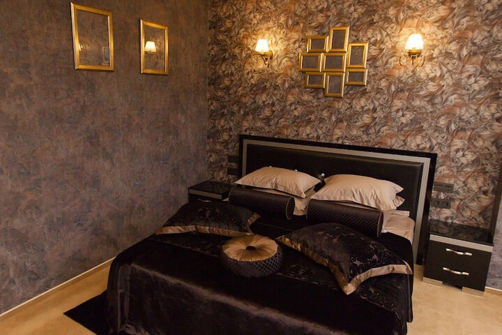 Room 4 of 38