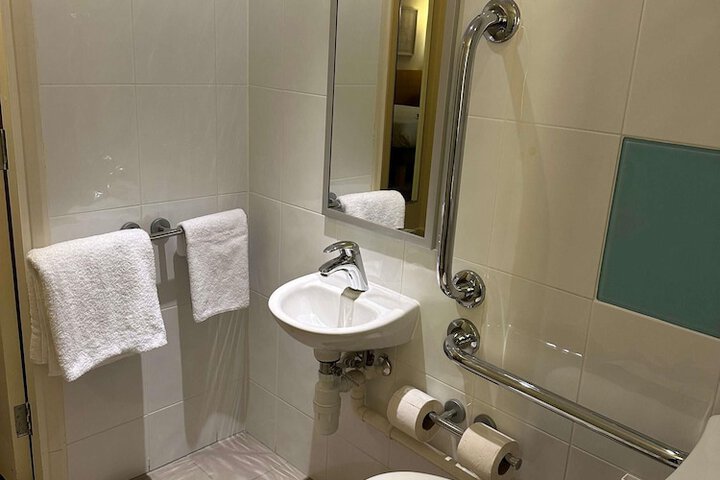 Room 25 of 130