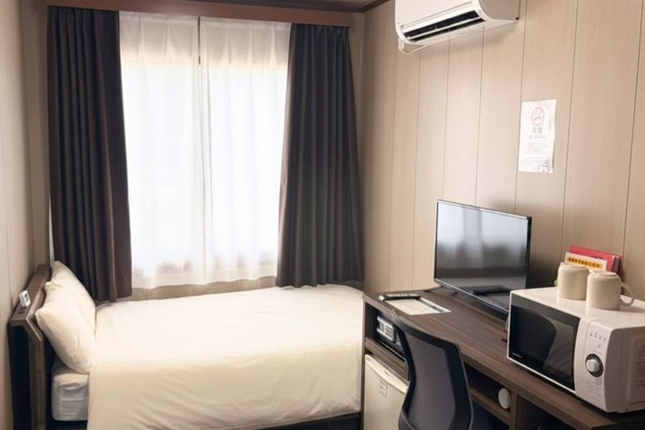 Room 4 of 18