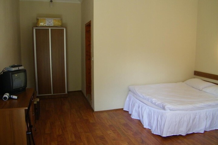 Room 6 of 44
