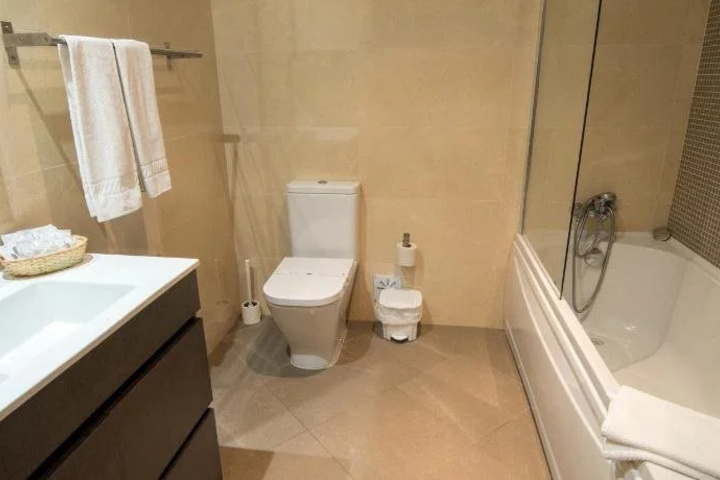 Room 8 of 25