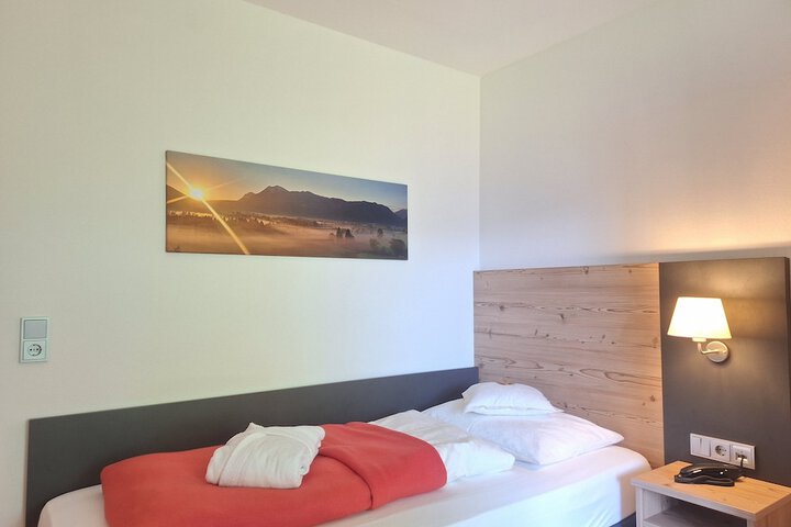 Room 16 of 90