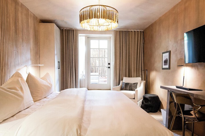 Room 7 of 65