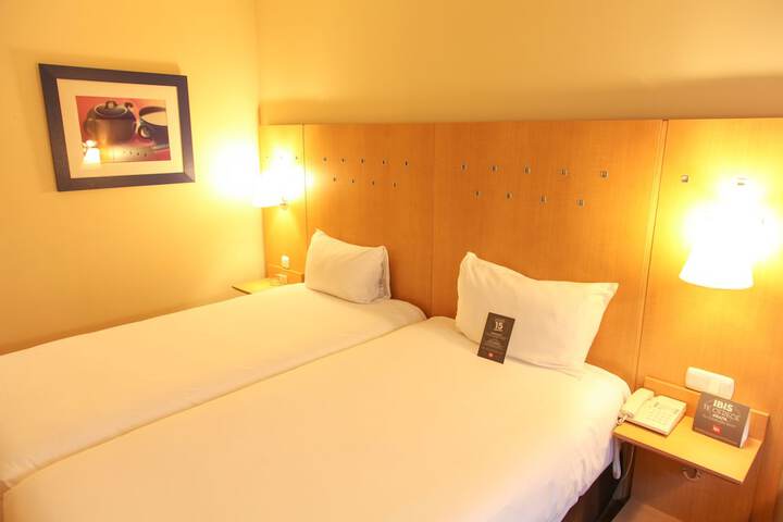 Room 3 of 77