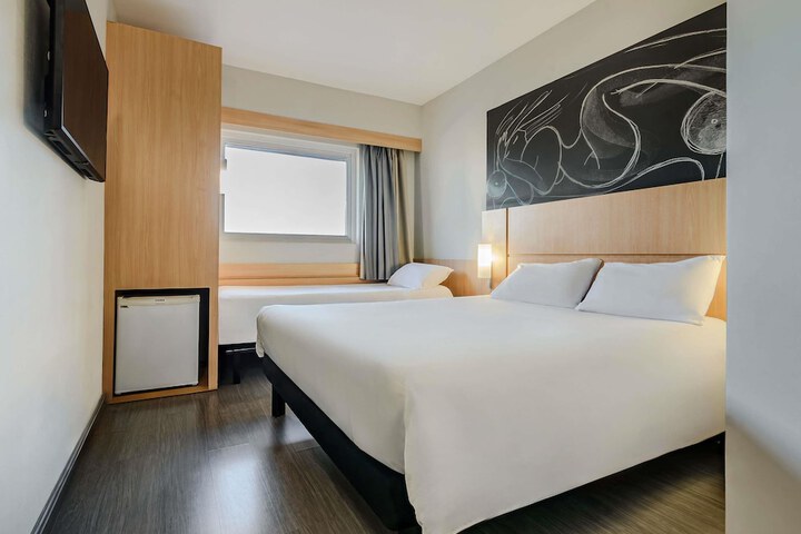 Room 47 of 105