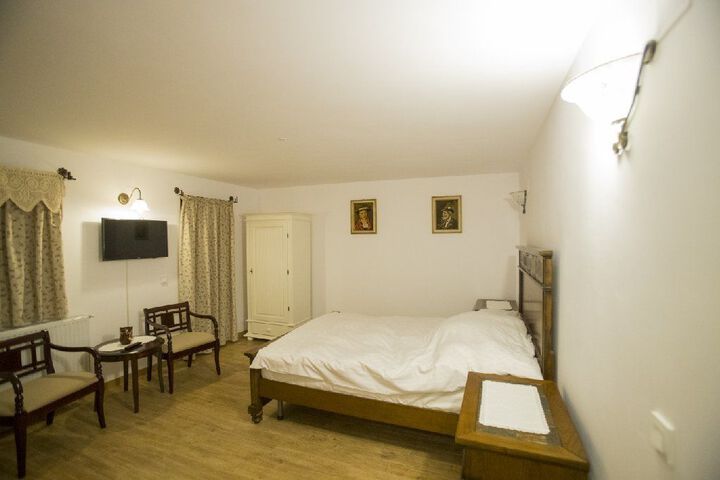 Room 18 of 25