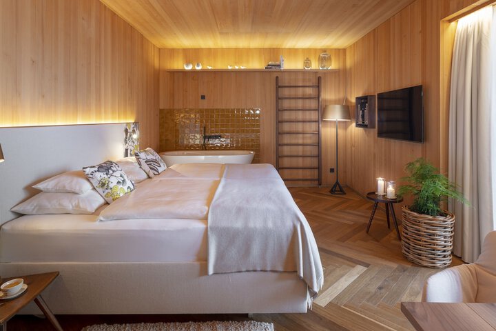 Room 3 of 44