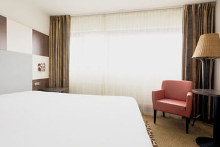 Room 49 of 77