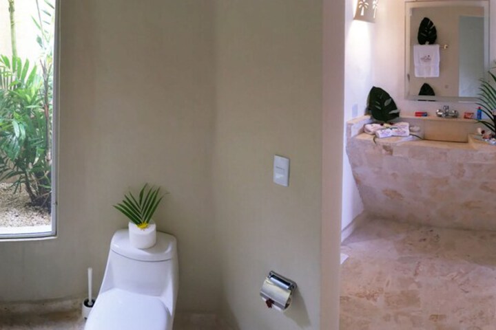 Room 42 of 77