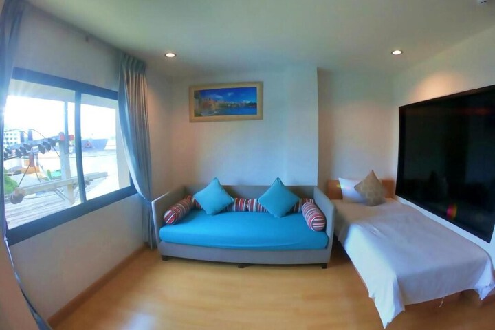 Room 32 of 63