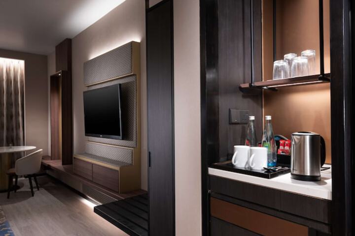Room 27 of 176