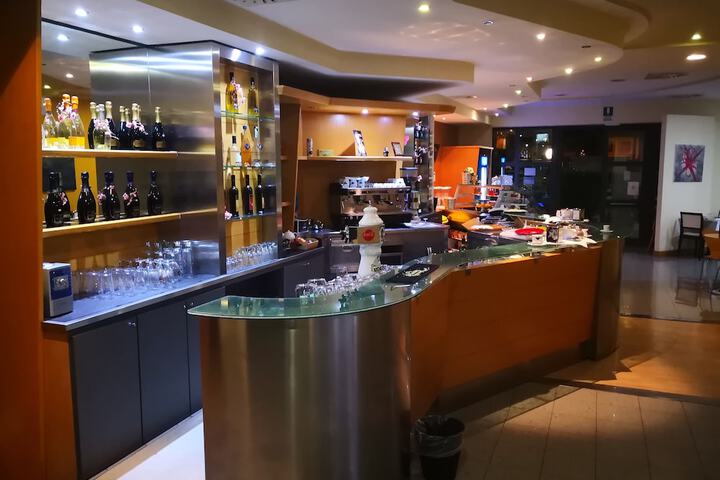 Lounge 72 of 89