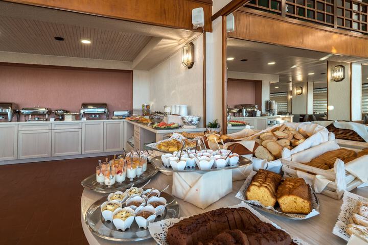 Breakfast/Coffee Service 27 of 43
