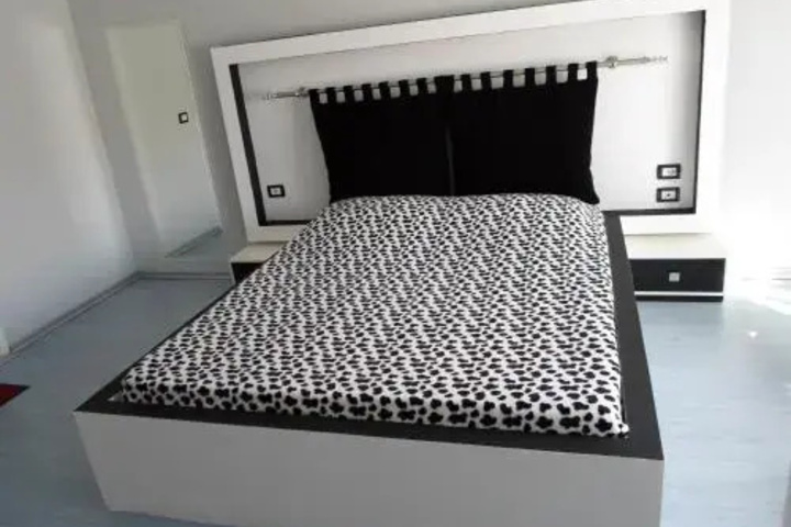 Room 2 of 8