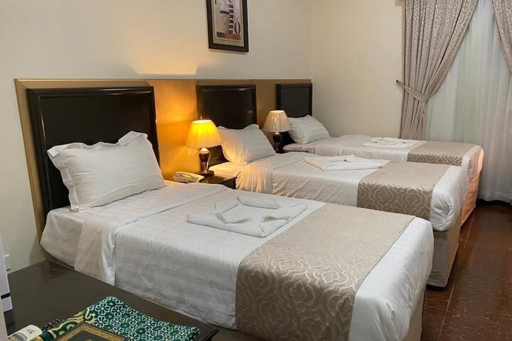 Room 6 of 13