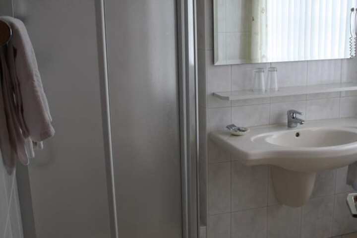 Room 42 of 67