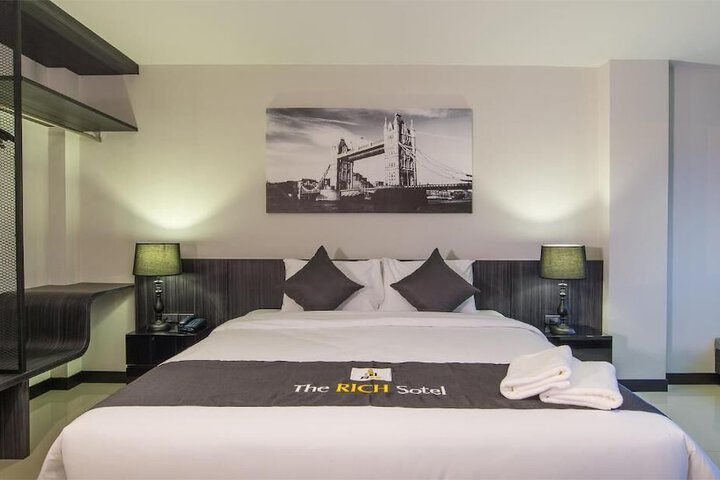 Room 27 of 40