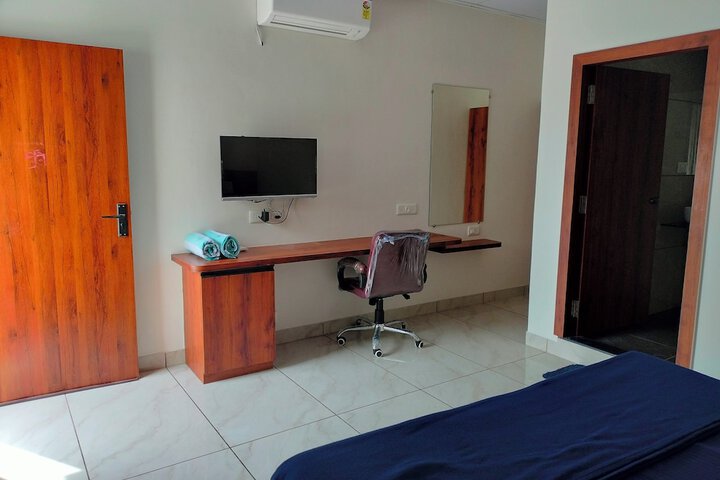 Room 6 of 11