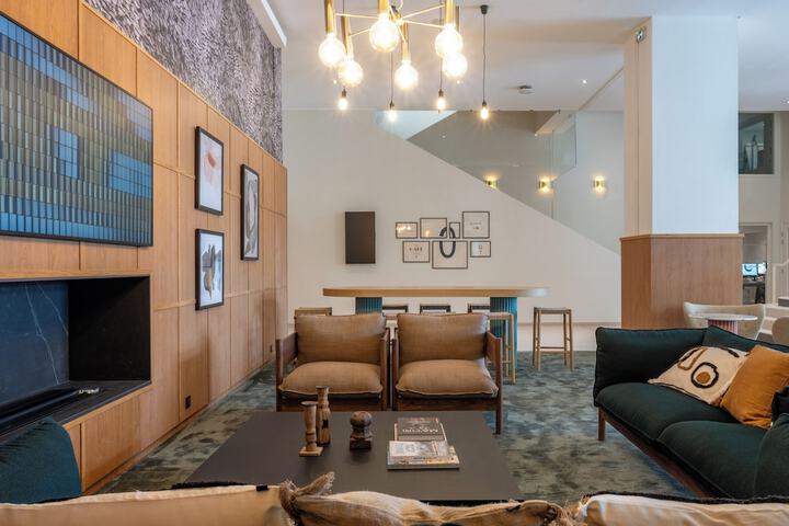 Entrance & Lobby