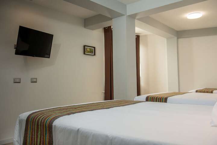 Room 11 of 32