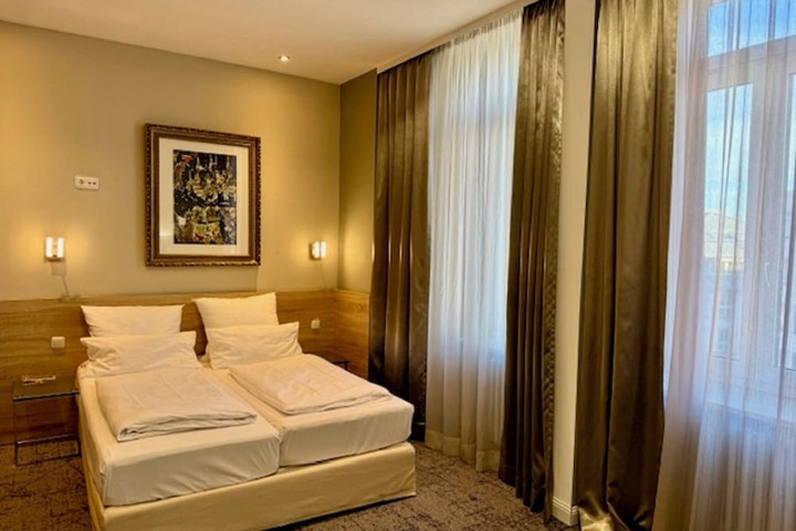 Room 29 of 136