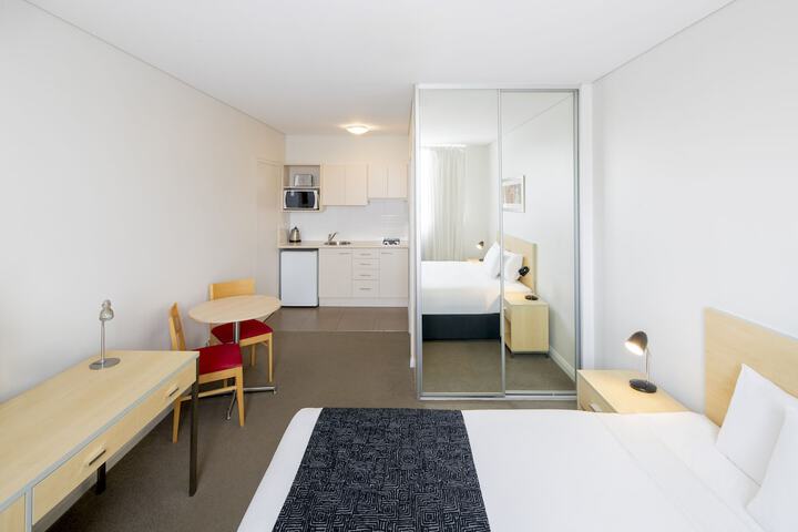 Room 6 of 63