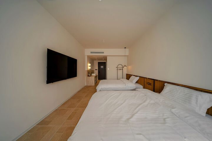 Room 7 of 62